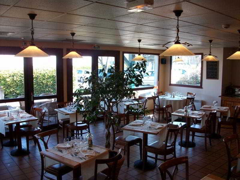 Kyriad Grenoble Sud - Seyssins Exterior foto
